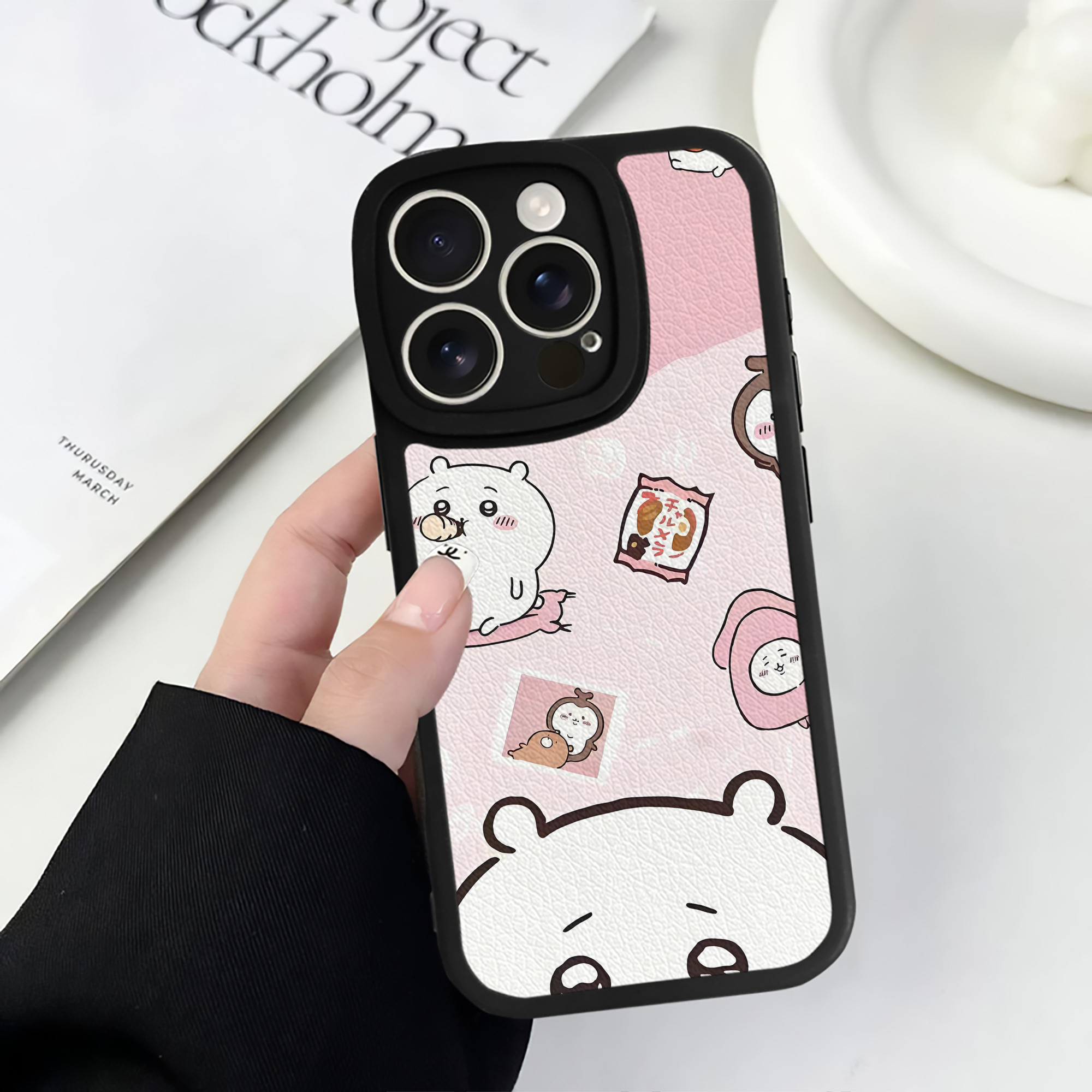 （画像用） ちいかわ Chii-kawa 【iPhone 16シリーズ対応】シリコンスマホケース（レザー調） 材質：シリコン